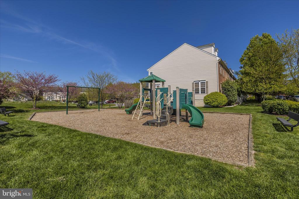 1788 POOLSIDE WAY A 21-A