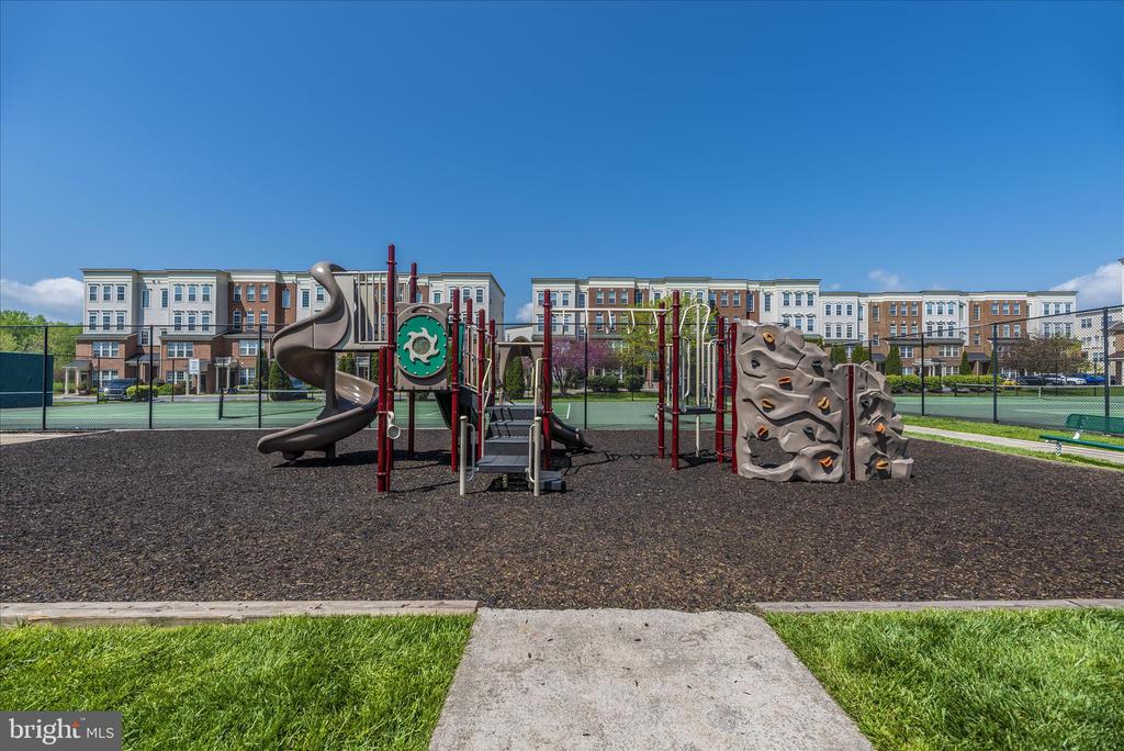 1788 POOLSIDE WAY A 21-A