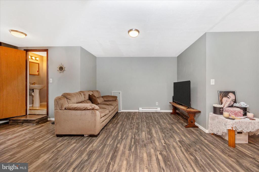 23 E F STREET