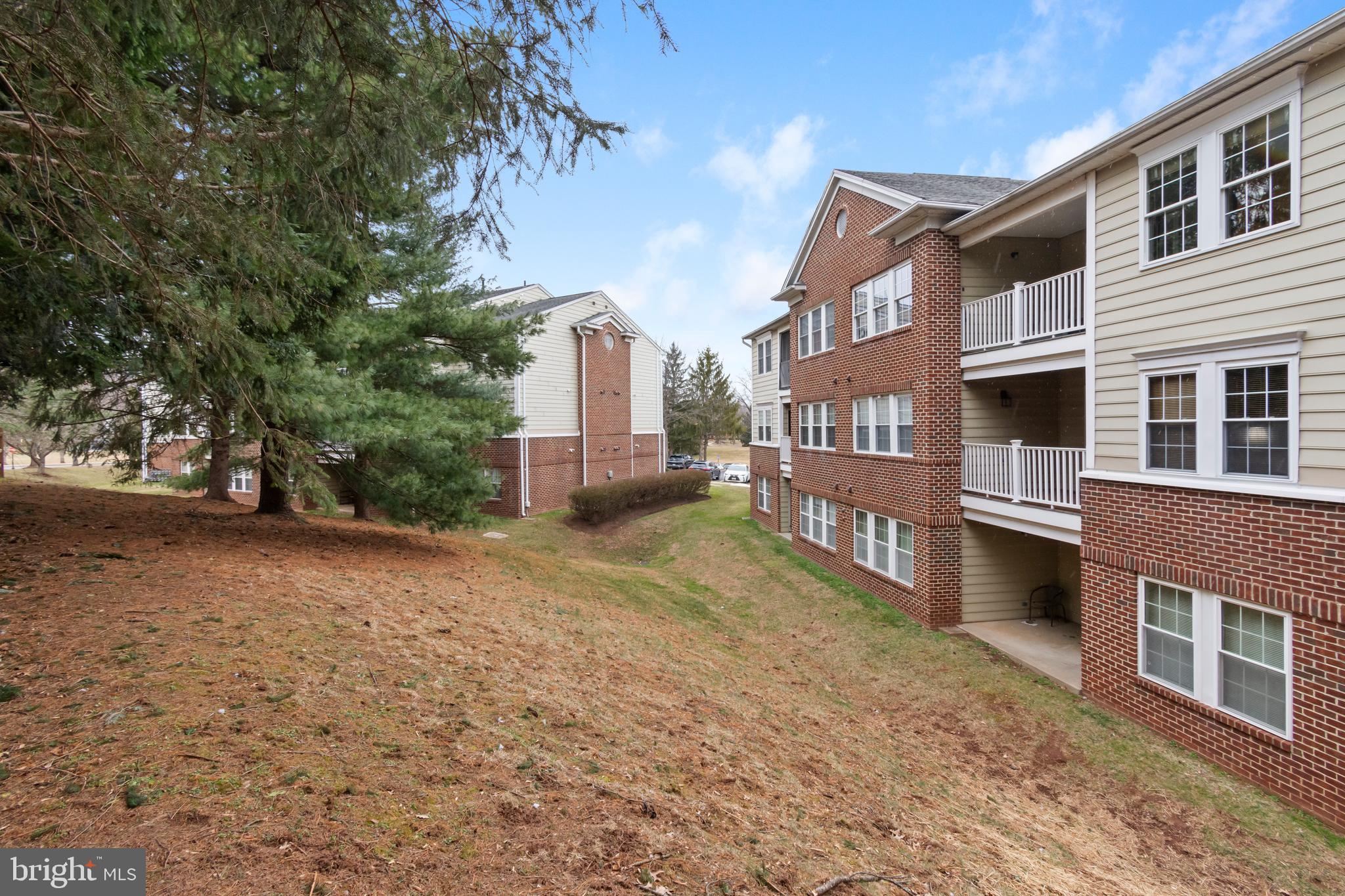 2406 ELLSWORTH WAY 3B