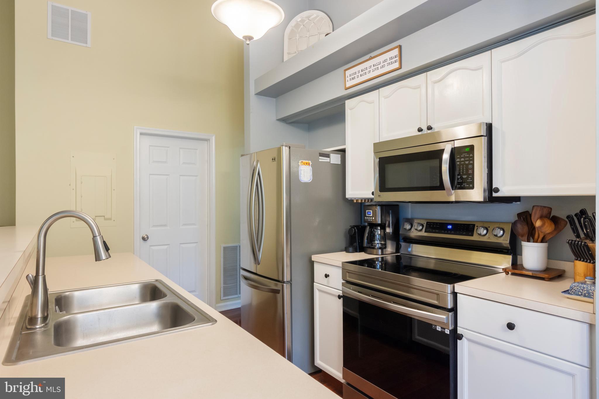 2406 ELLSWORTH WAY 3B