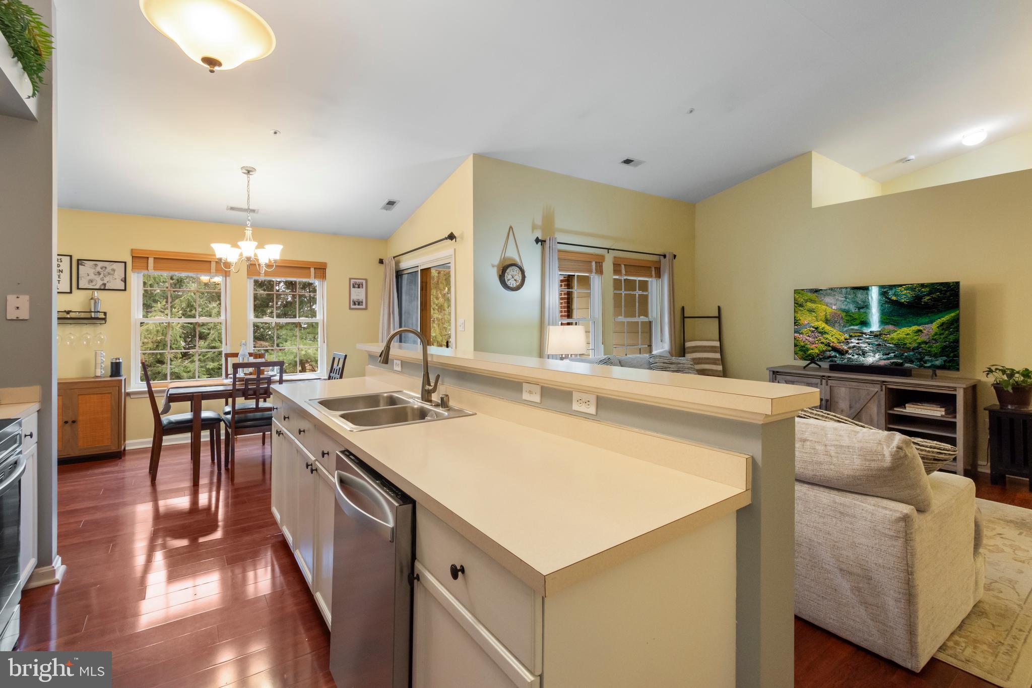 2406 ELLSWORTH WAY 3B