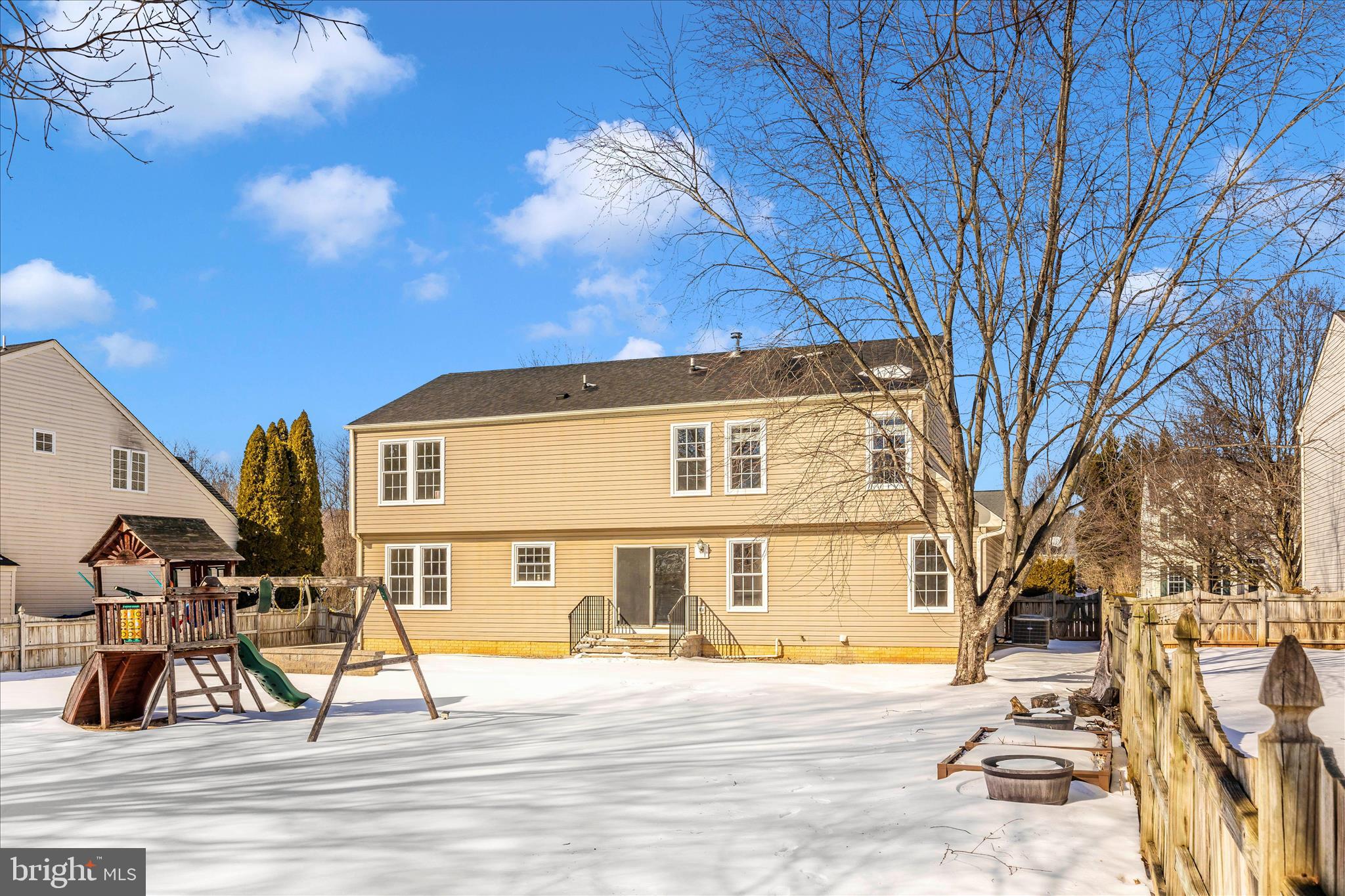 2105 TWIN PEAKS COURT