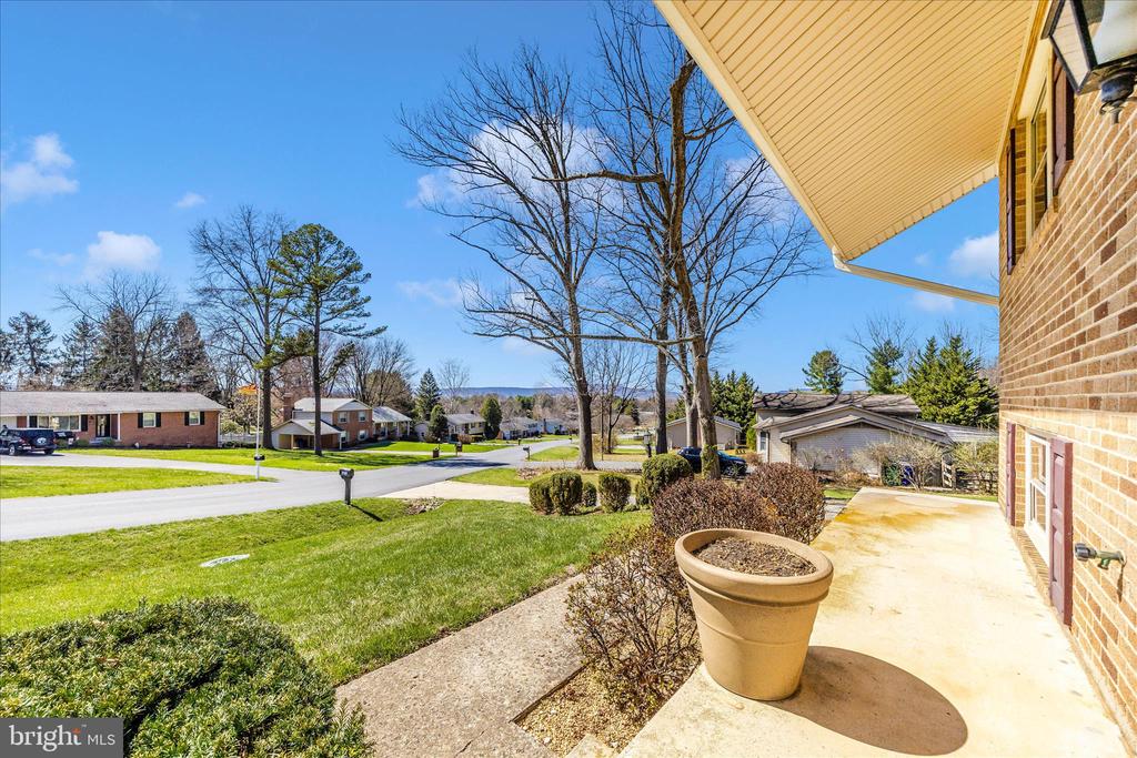 4614 PINEWOOD TRAIL