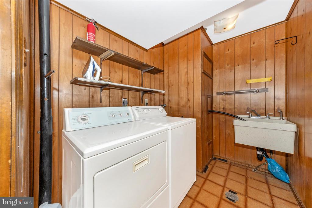 4614 PINEWOOD TRAIL
