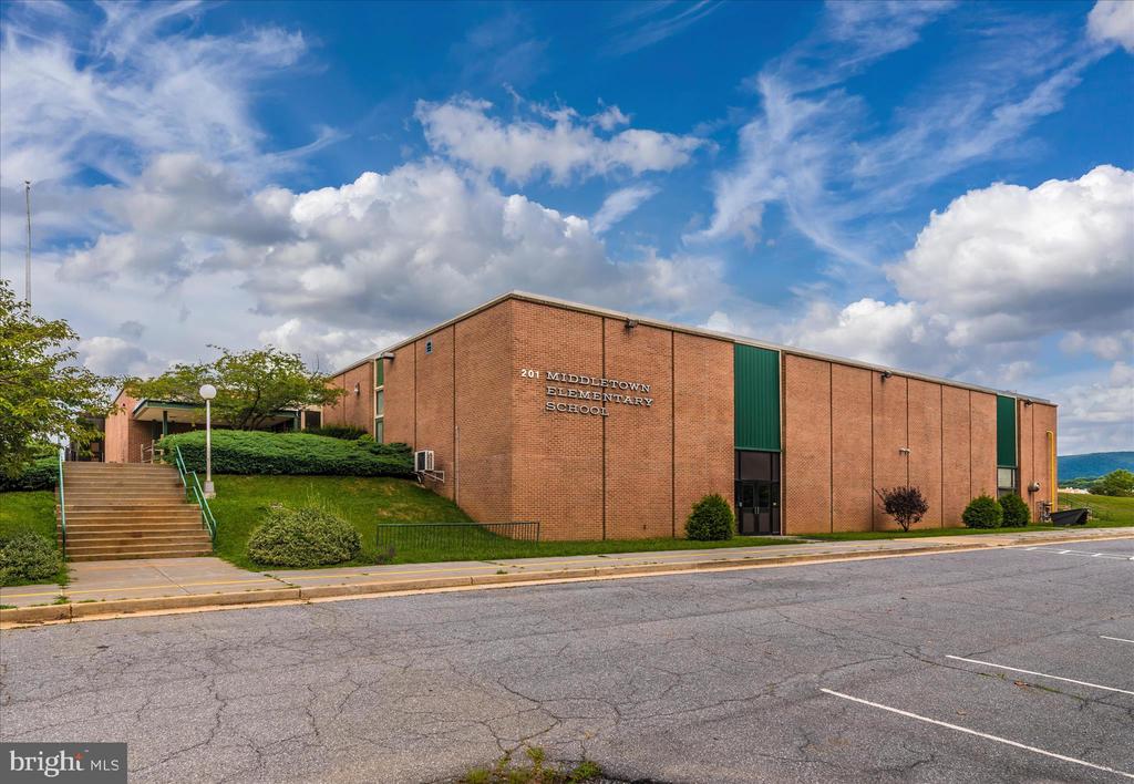 4614 PINEWOOD TRAIL