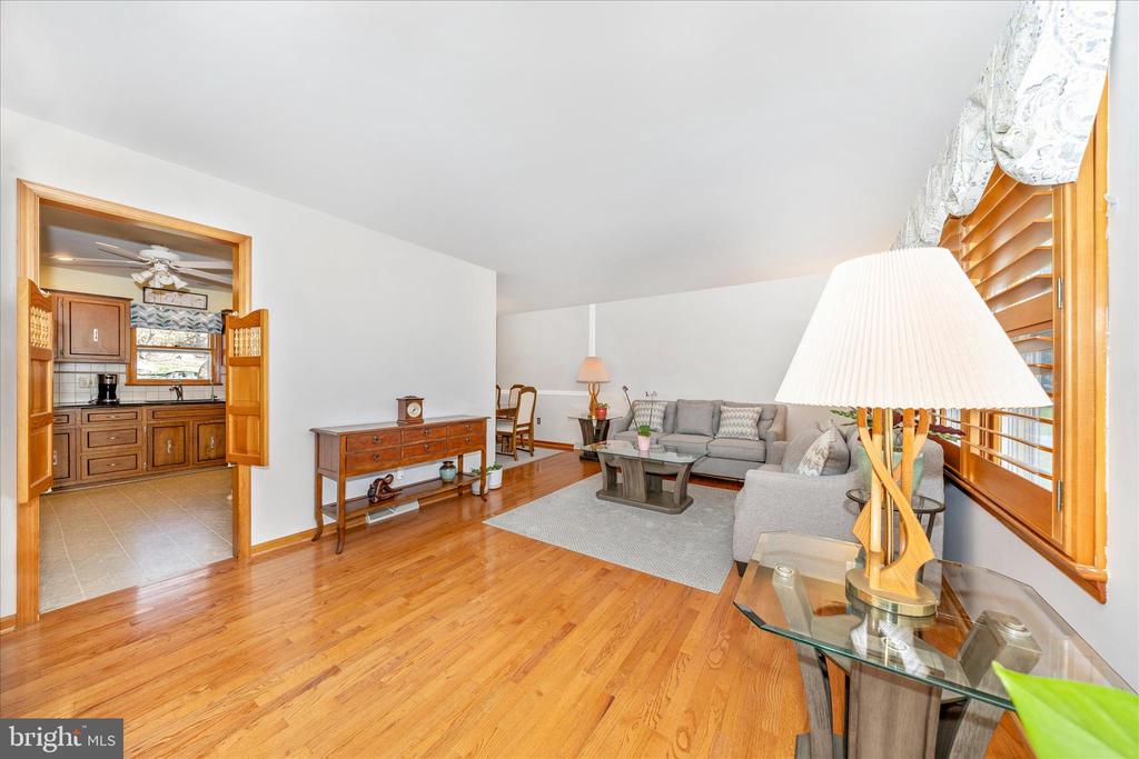 4614 PINEWOOD TRAIL