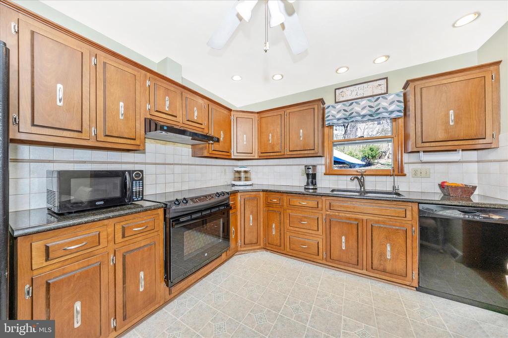 4614 PINEWOOD TRAIL