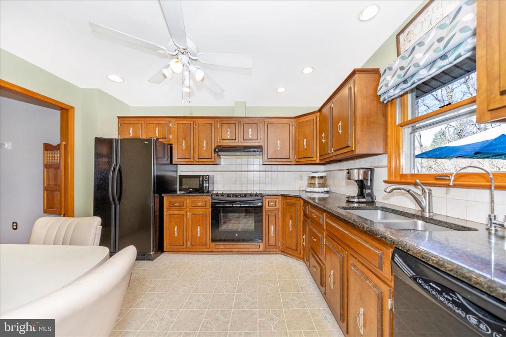 4614 PINEWOOD TRAIL