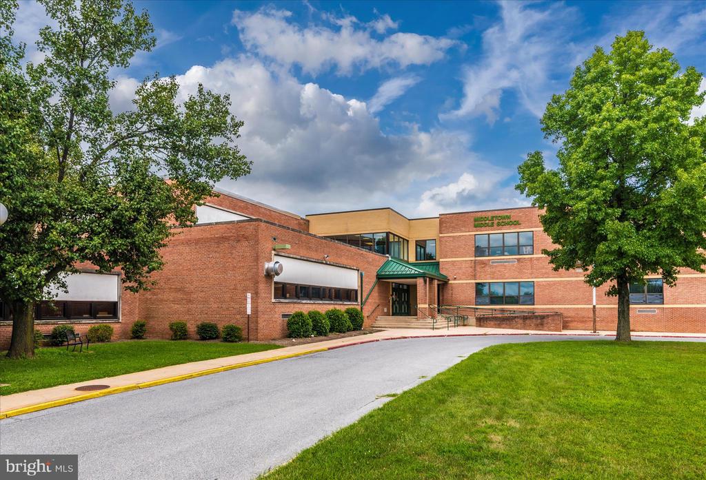 4614 PINEWOOD TRAIL