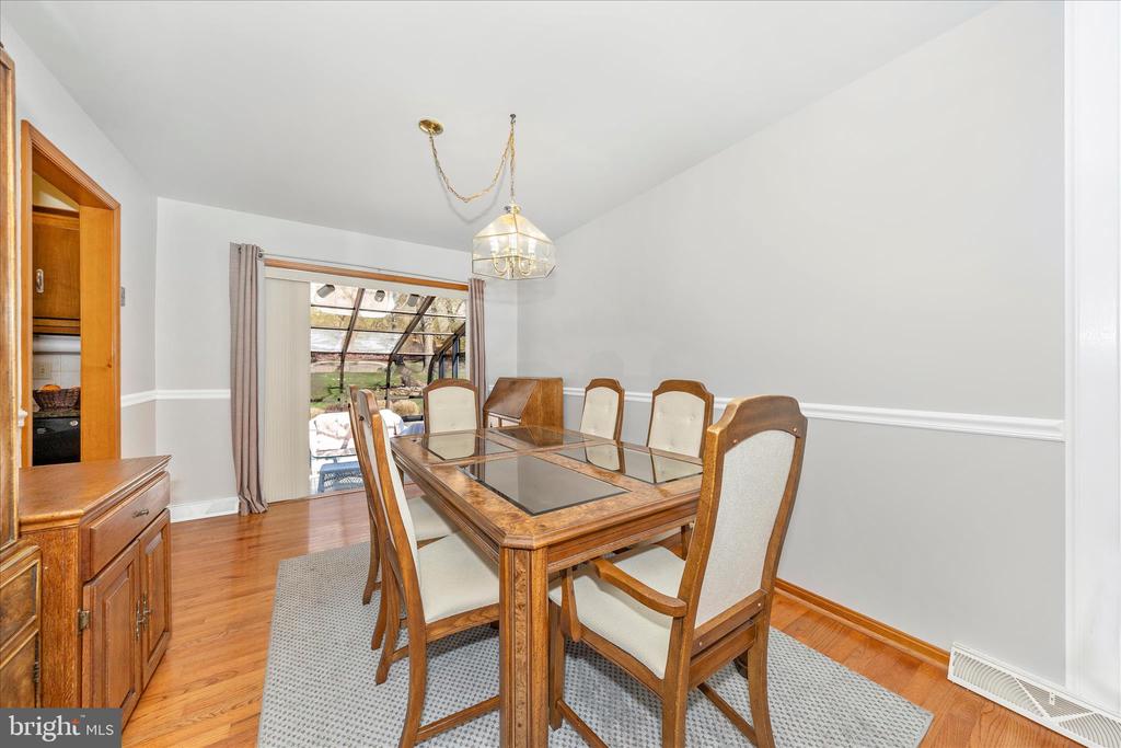 4614 PINEWOOD TRAIL