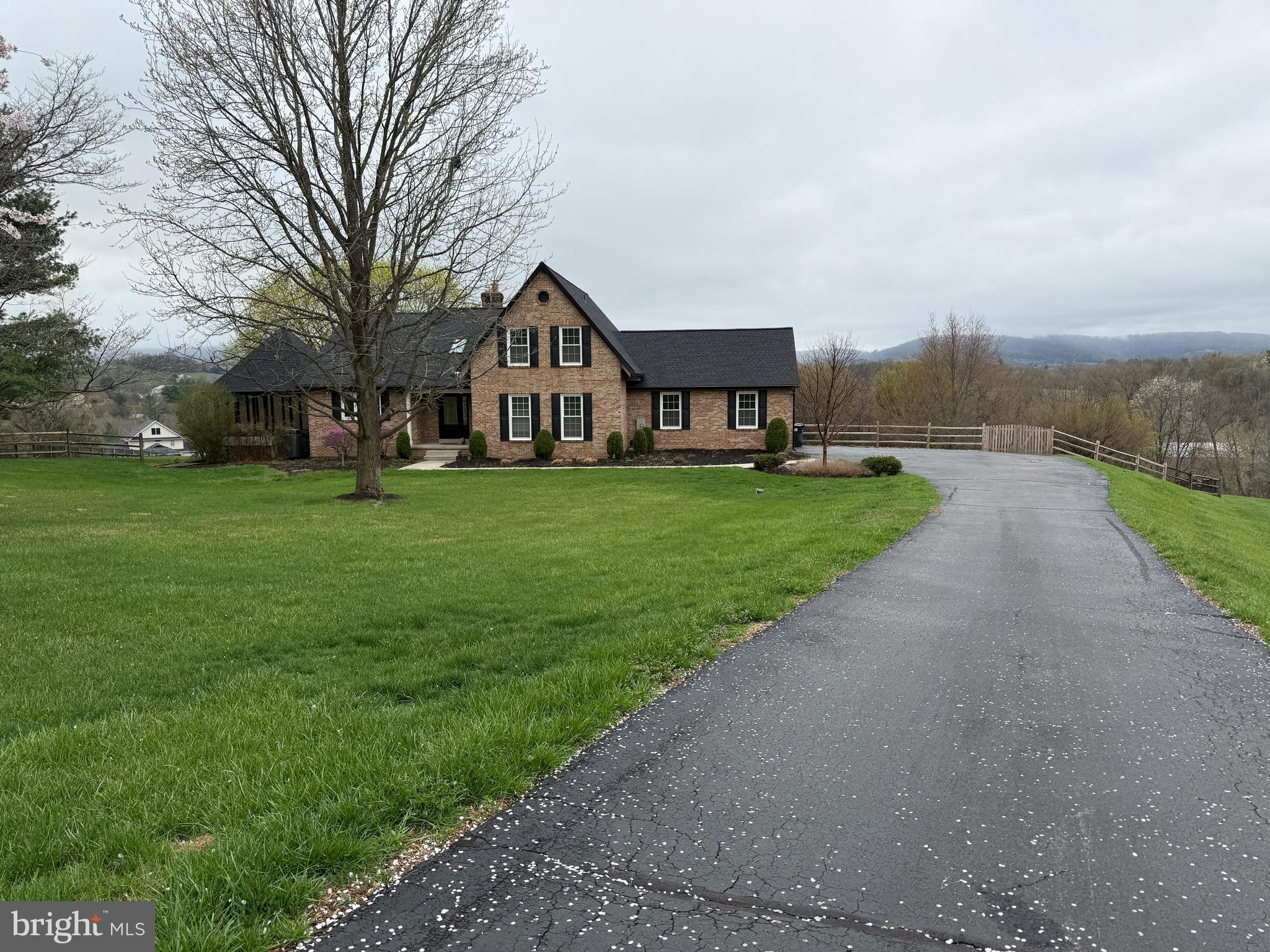 3293 N HILL COURT