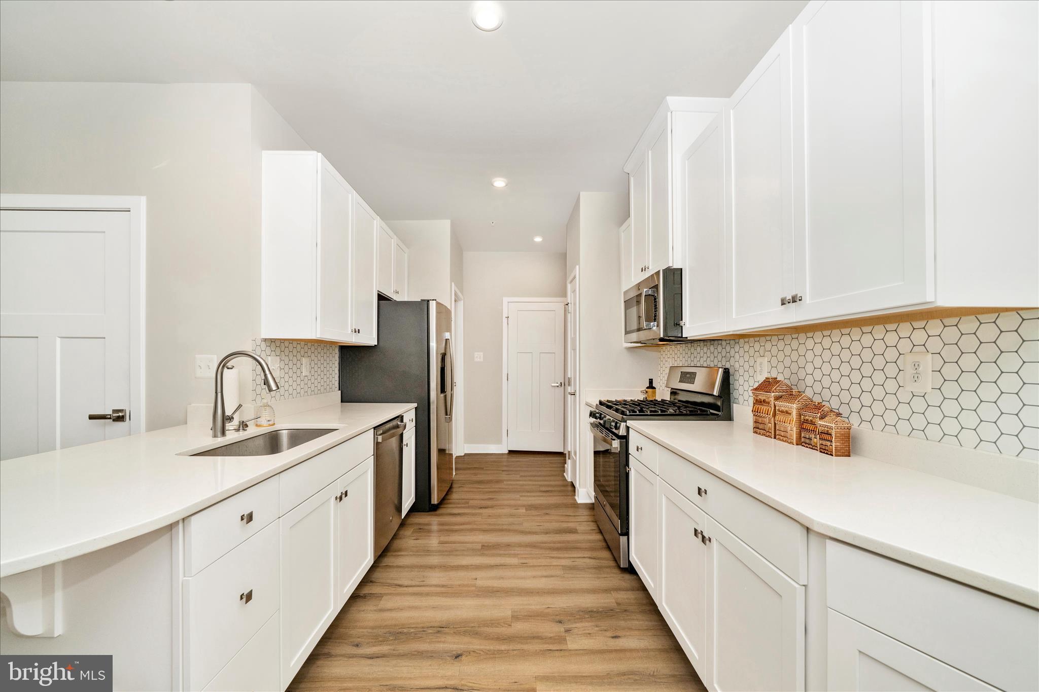 6443 AUTUMN OLIVE DRIVE