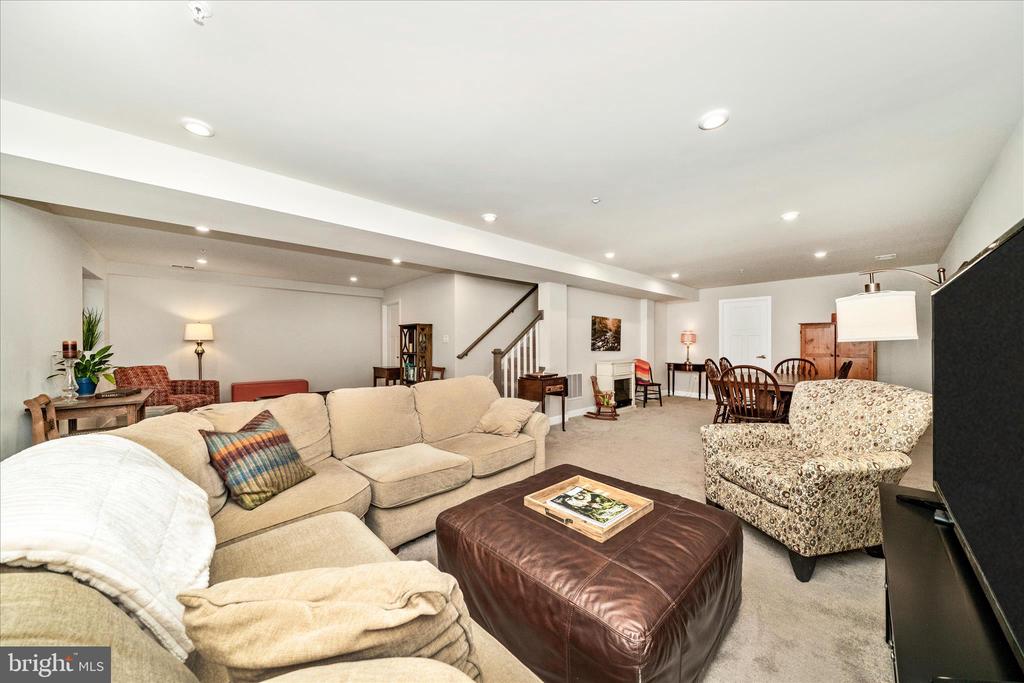 6443 AUTUMN OLIVE DRIVE