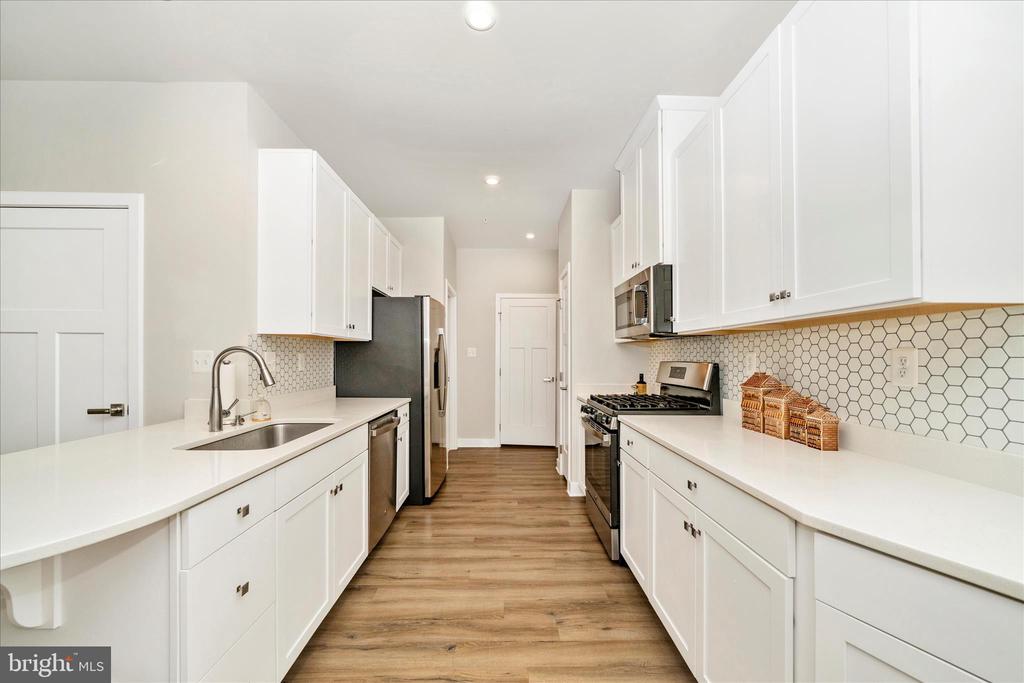 6443 AUTUMN OLIVE DRIVE