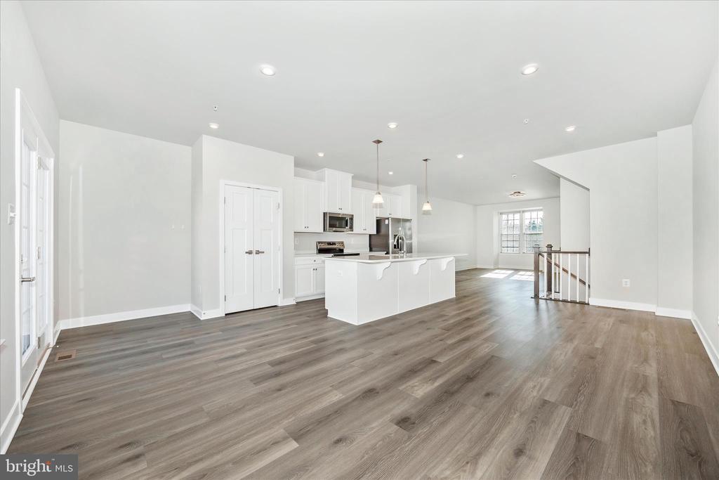 195 BEL AIRE LANE