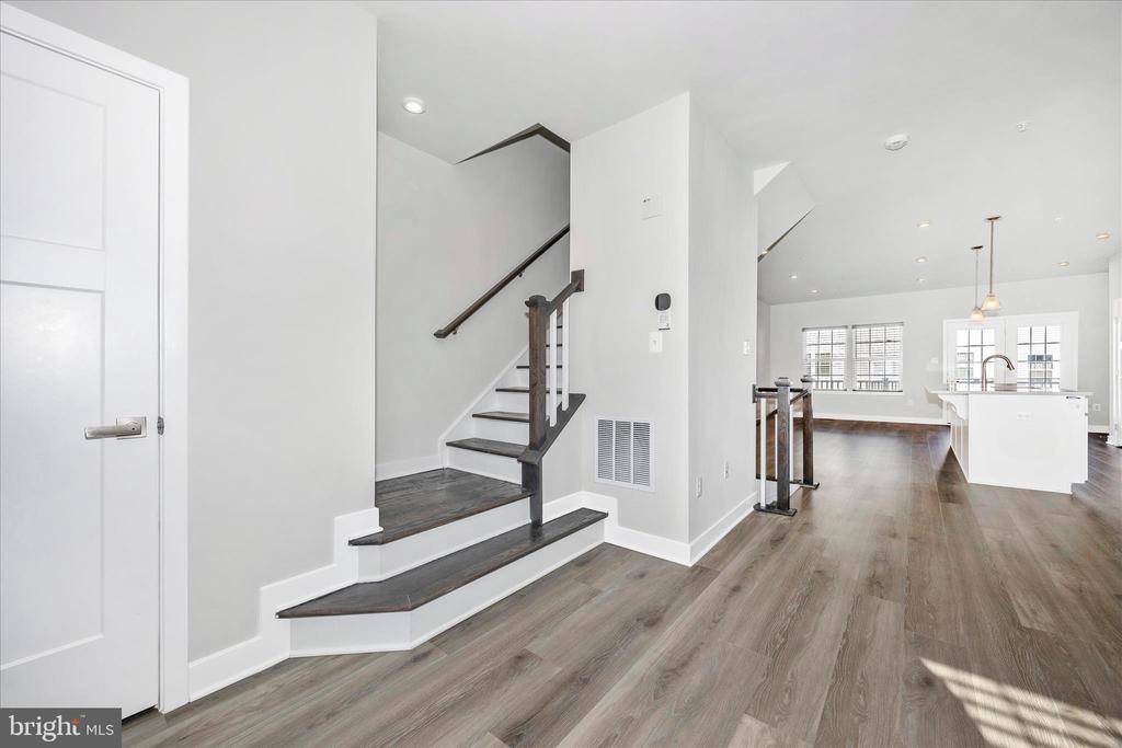 195 BEL AIRE LANE