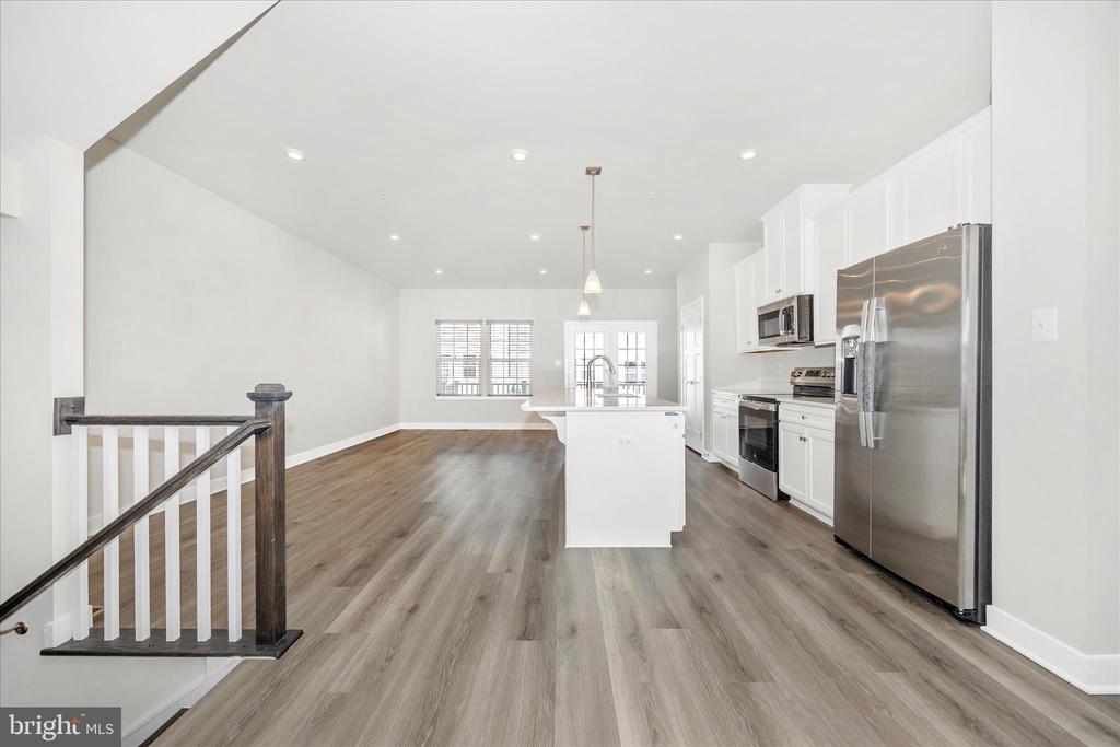 195 BEL AIRE LANE