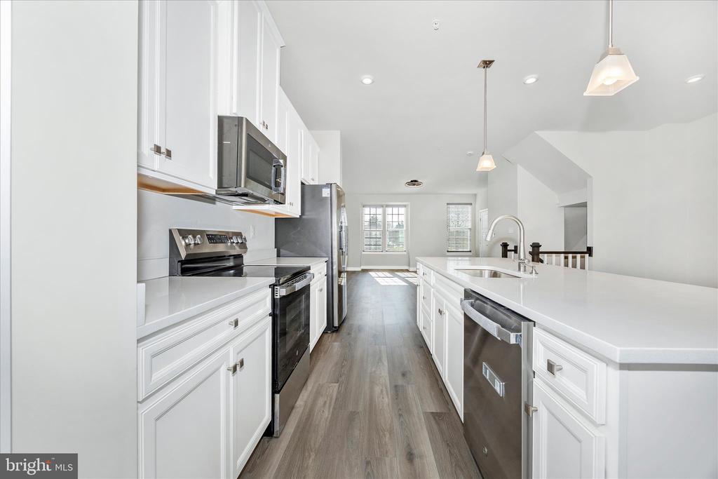 195 BEL AIRE LANE