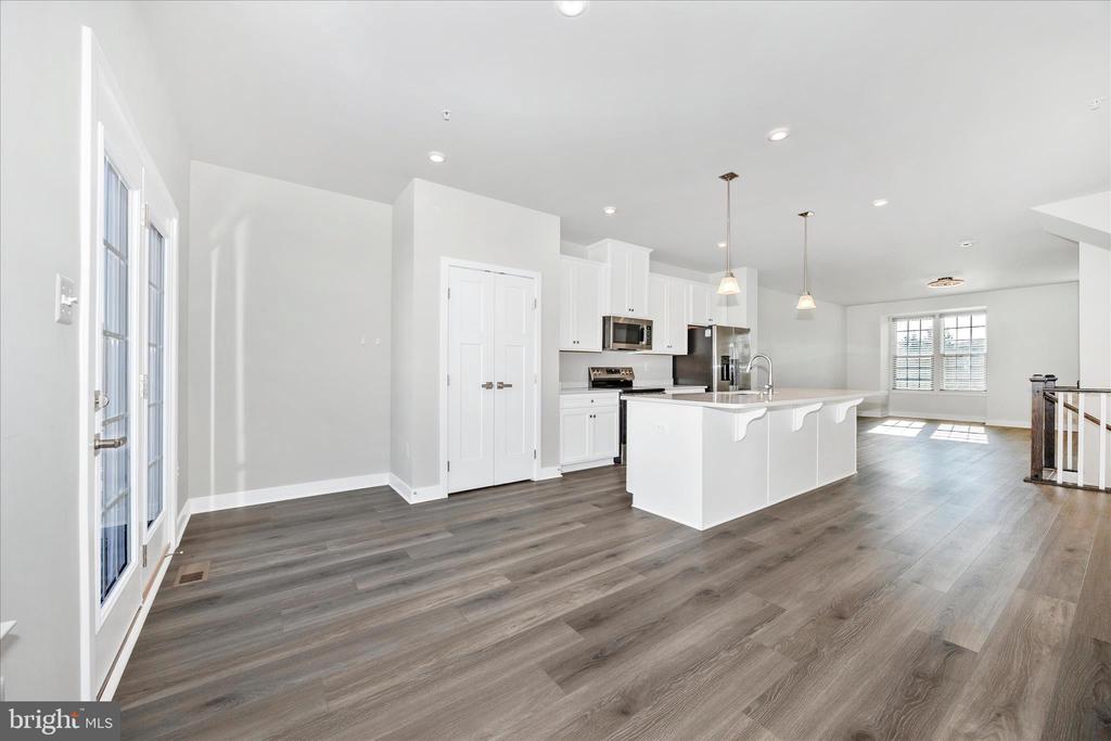 195 BEL AIRE LANE