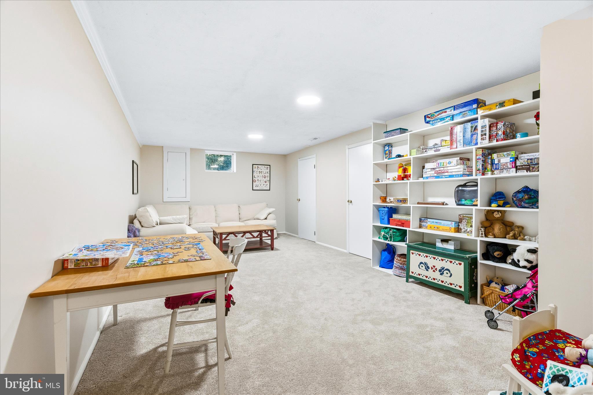 5905 CHAR LEIGH CIRCLE