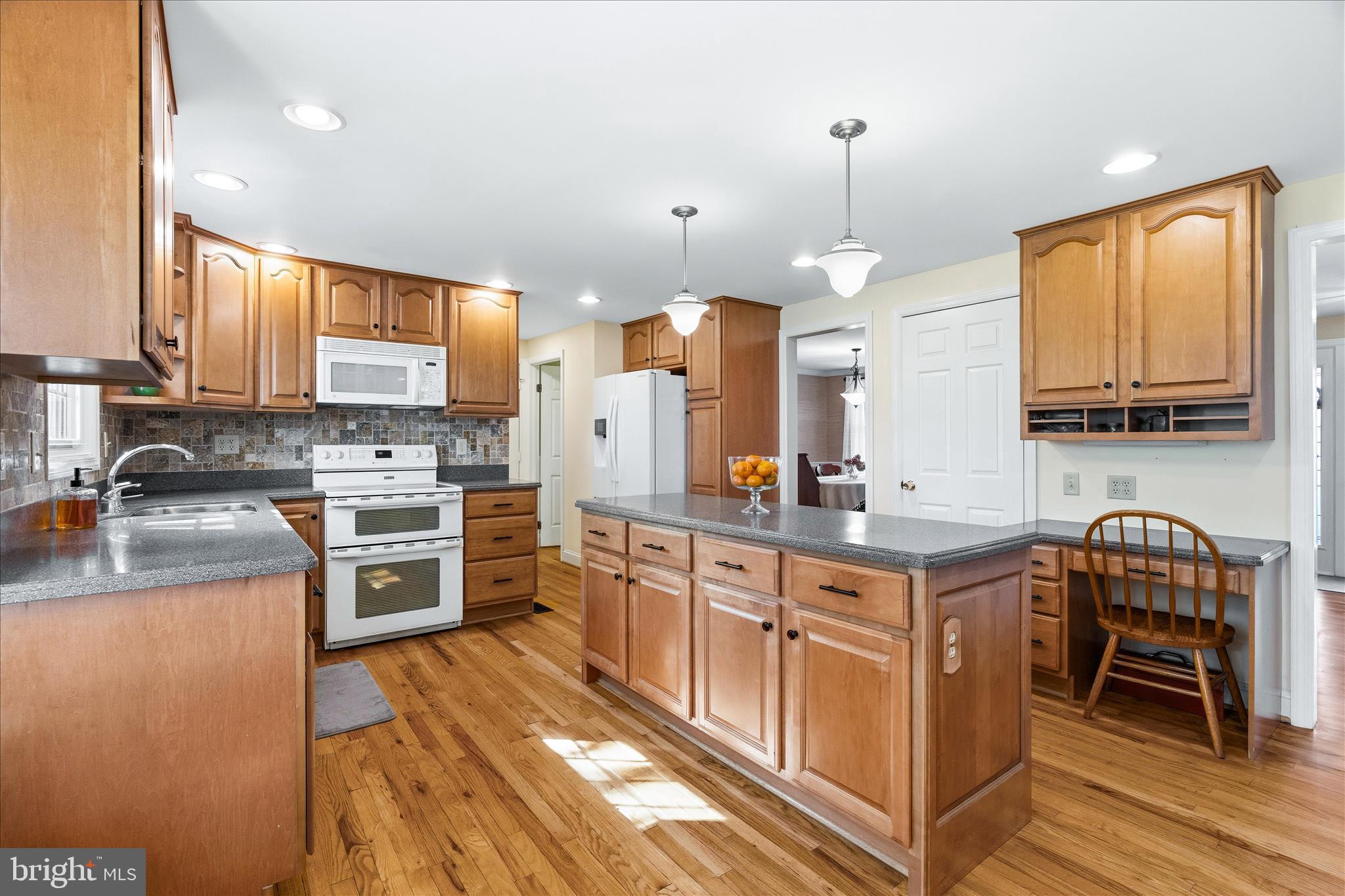 5905 CHAR LEIGH CIRCLE