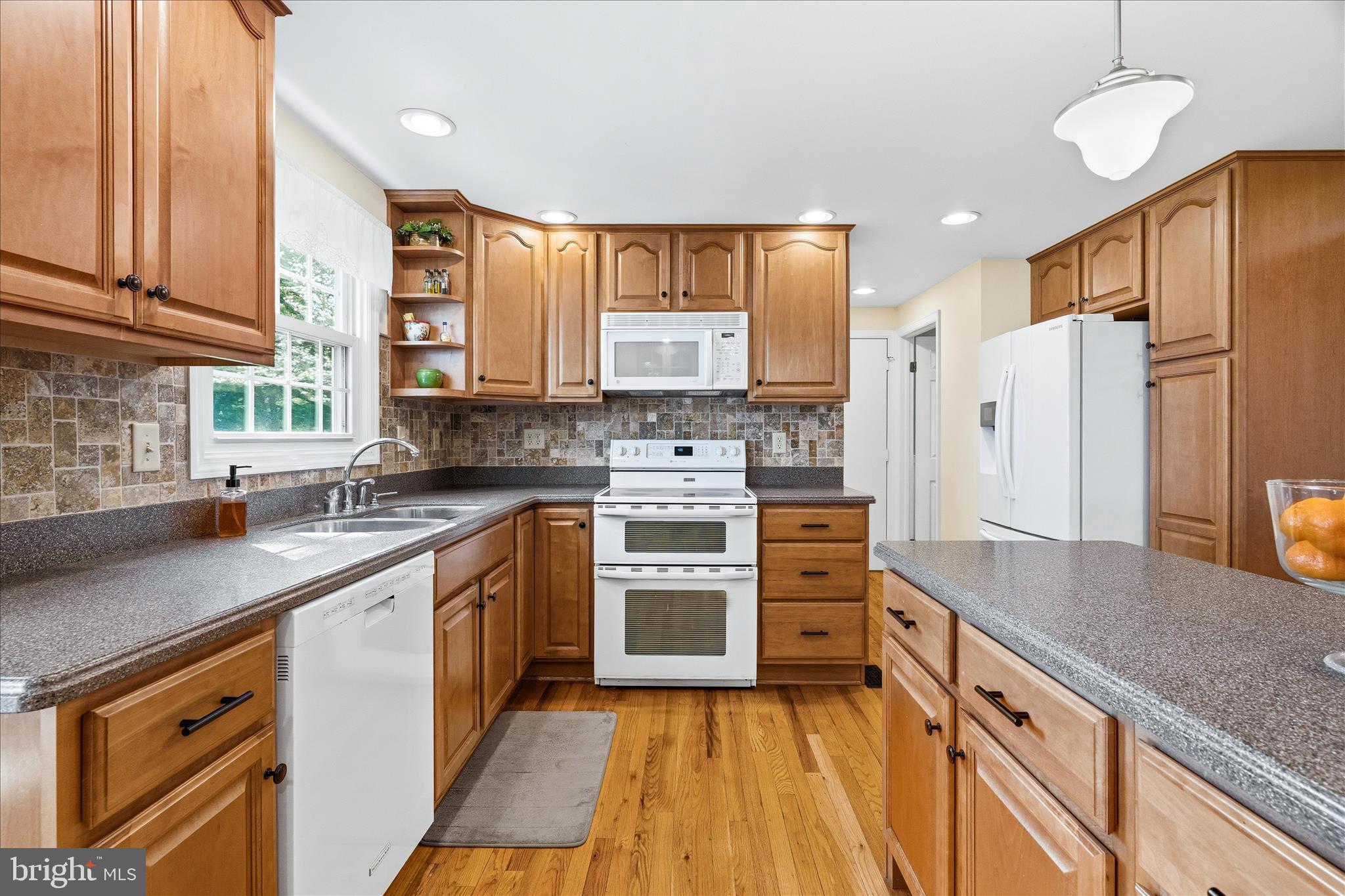 5905 CHAR LEIGH CIRCLE