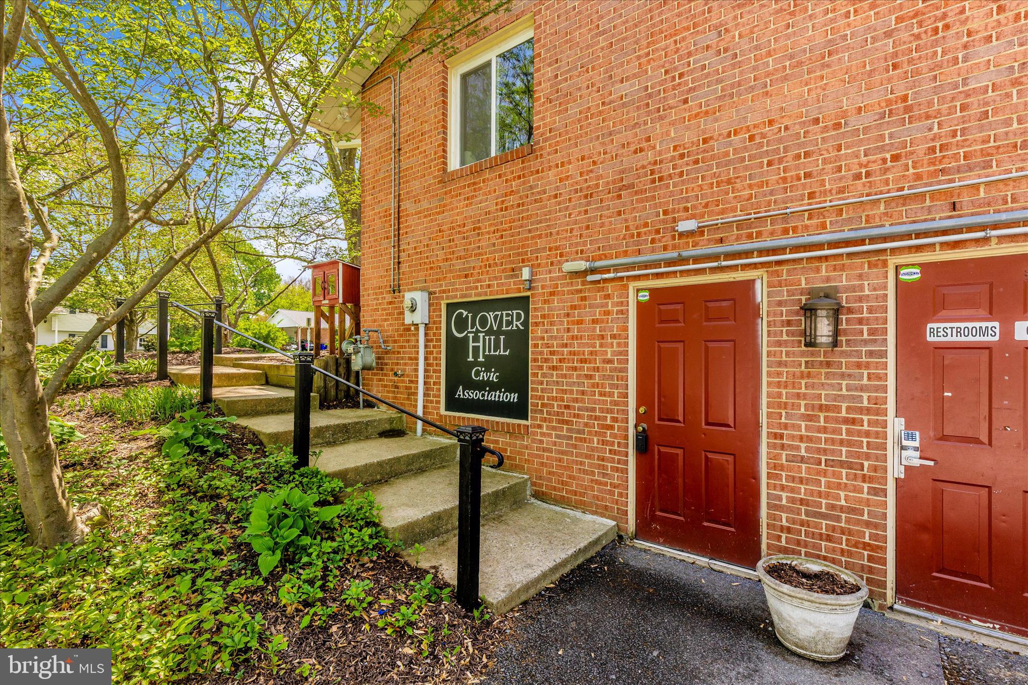 8022 FIELDSTONE DRIVE