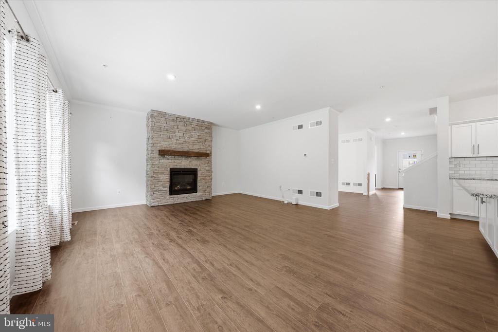 1815 COLT LANE