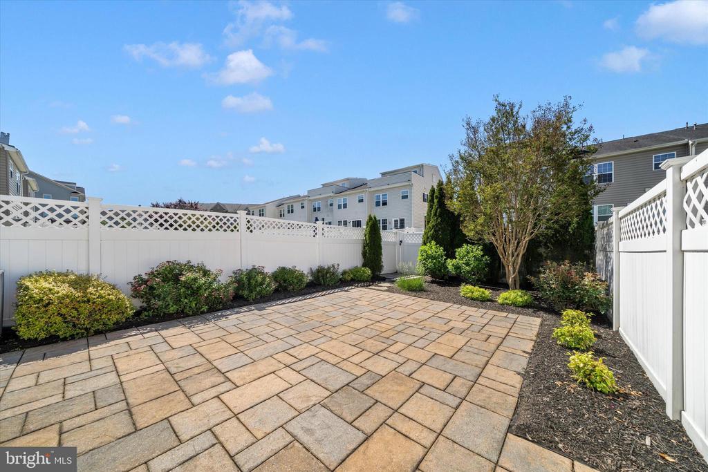 6425 WALCOTT LANE