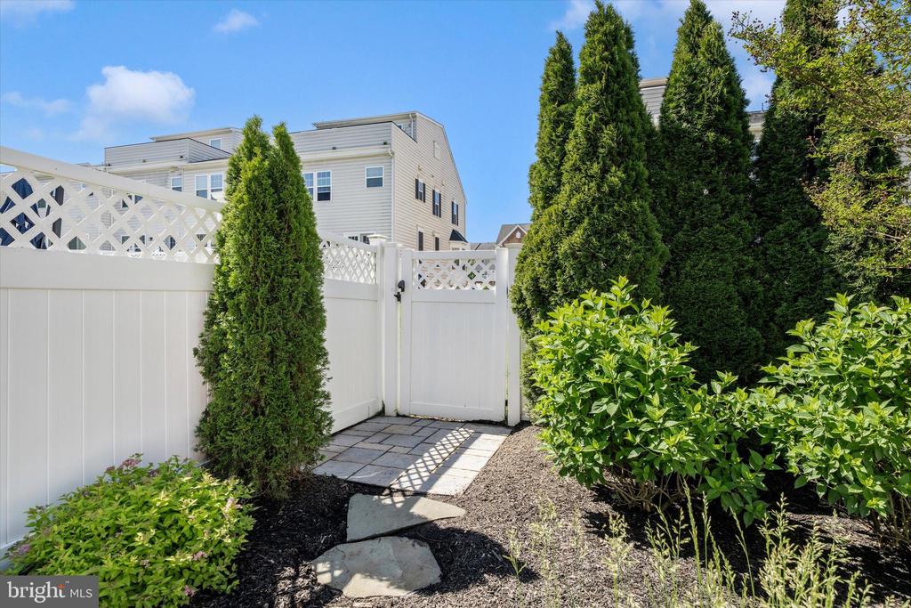 6425 WALCOTT LANE