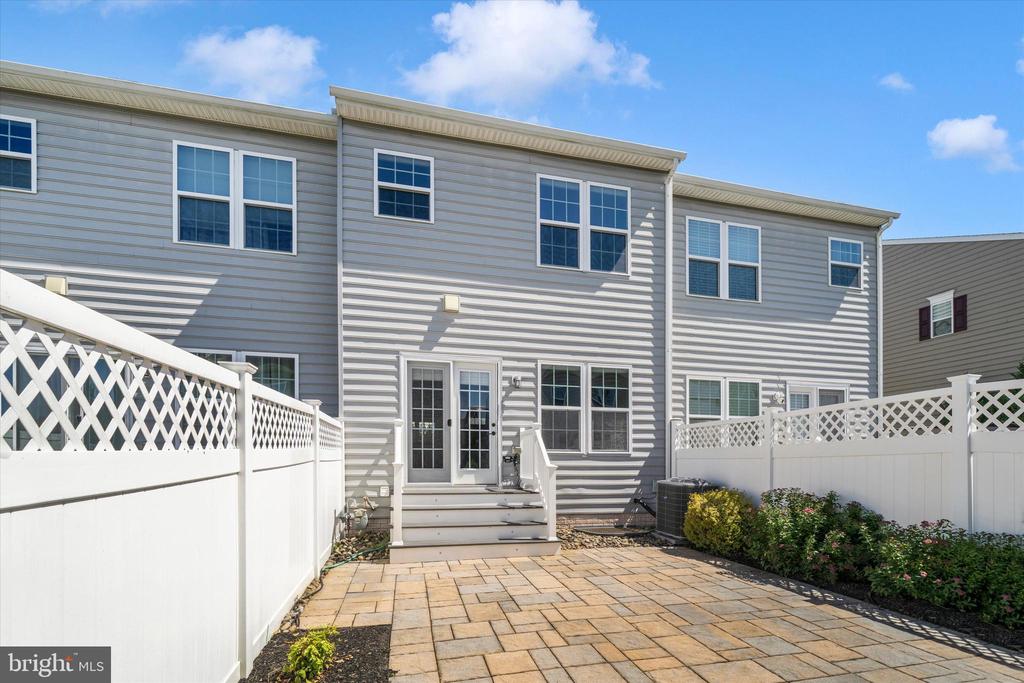 6425 WALCOTT LANE