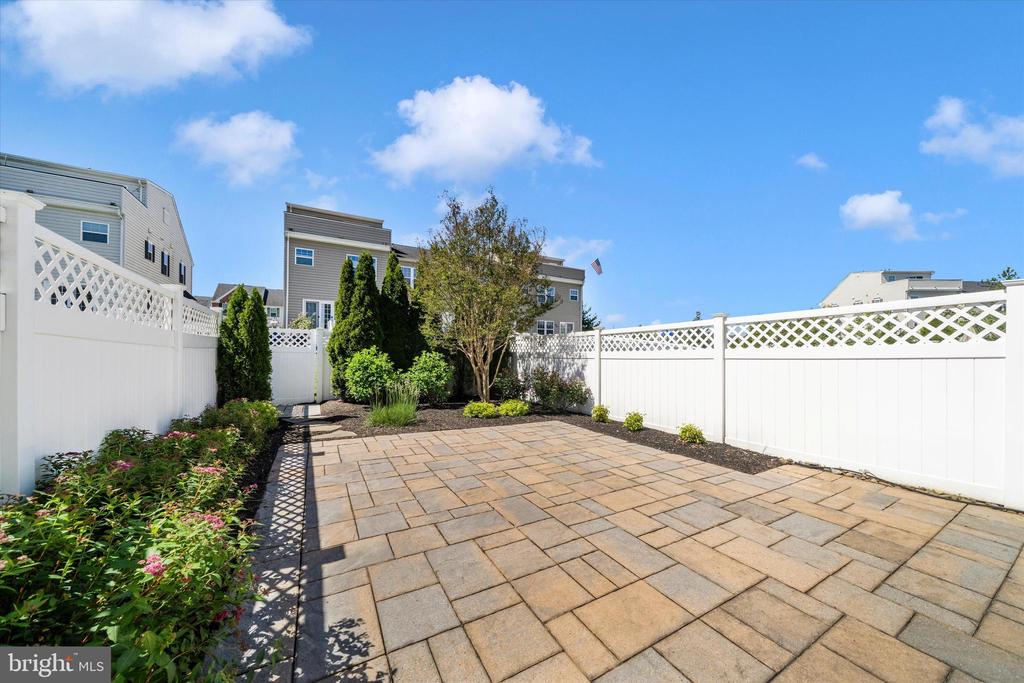 6425 WALCOTT LANE