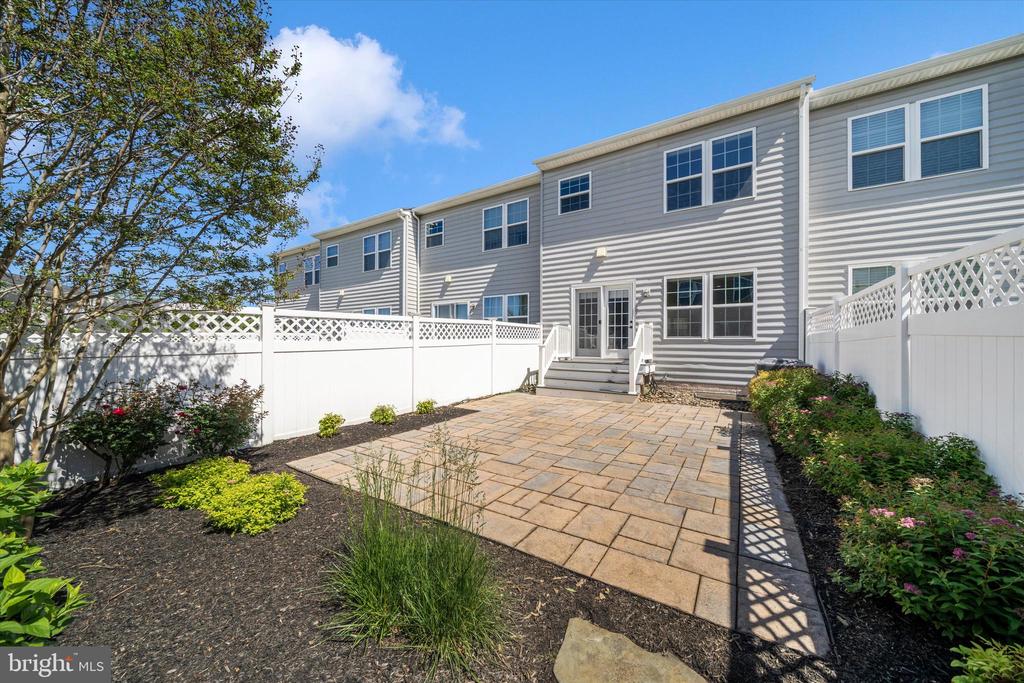 6425 WALCOTT LANE