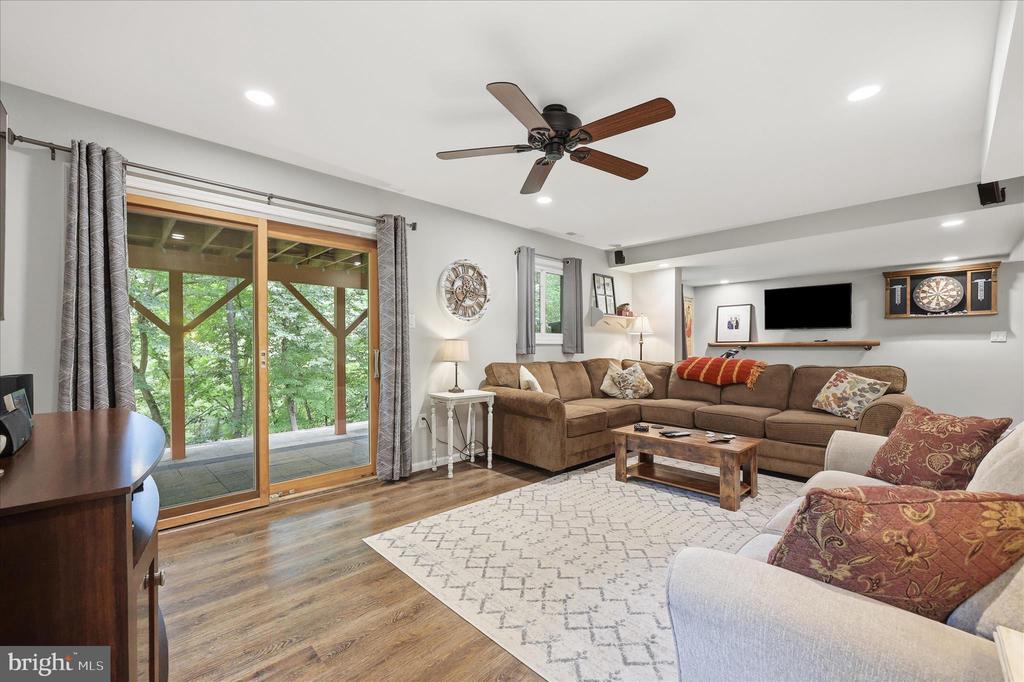 6714 MEADOWLAWN CIRCLE