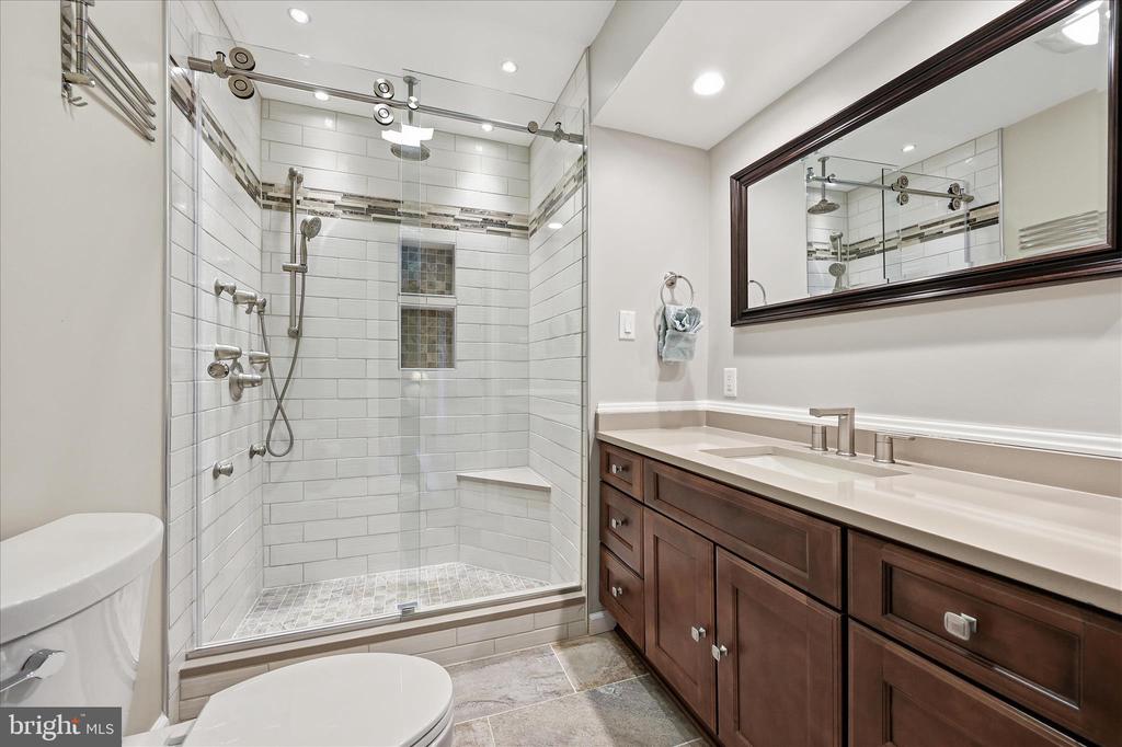 6714 MEADOWLAWN CIRCLE