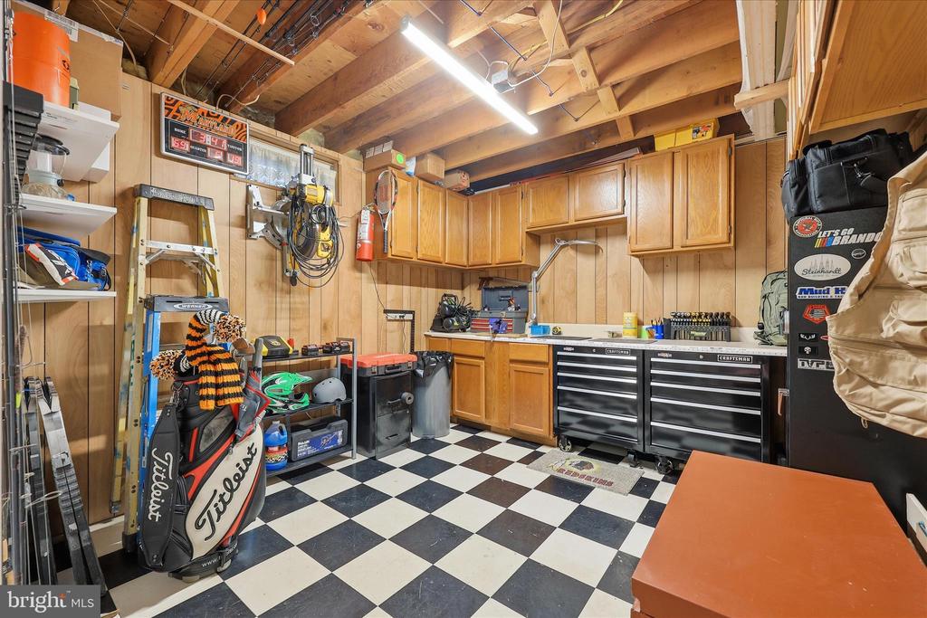 6714 MEADOWLAWN CIRCLE