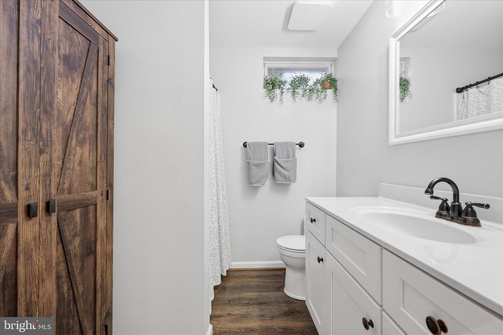 6714 MEADOWLAWN CIRCLE