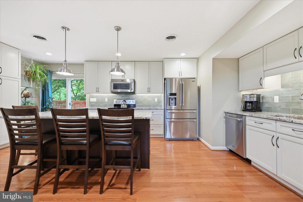 6714 MEADOWLAWN CIRCLE