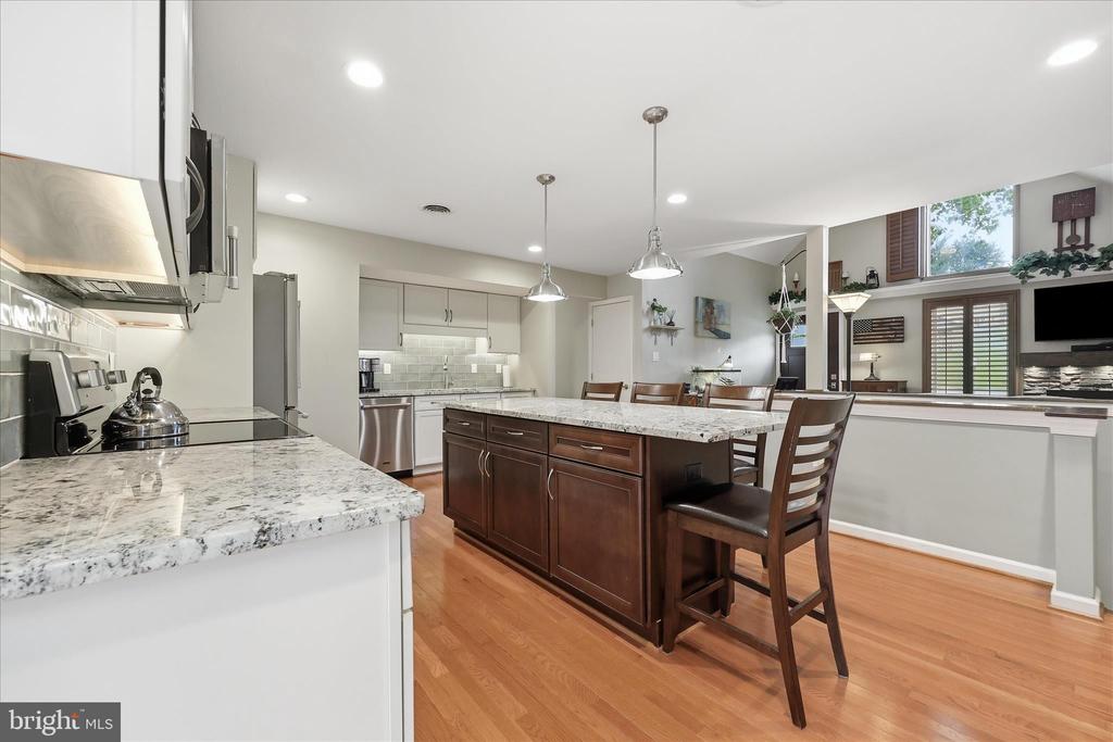 6714 MEADOWLAWN CIRCLE