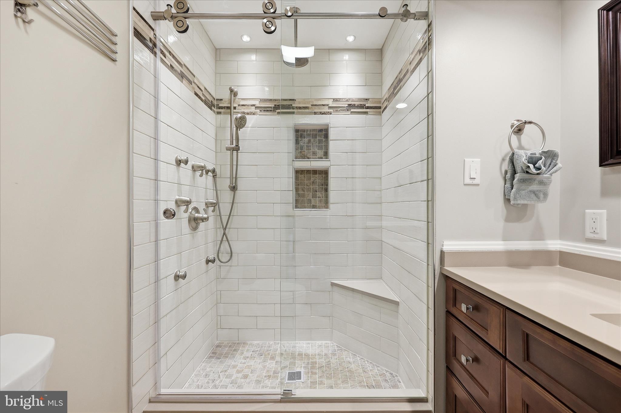 6714 MEADOWLAWN CIRCLE