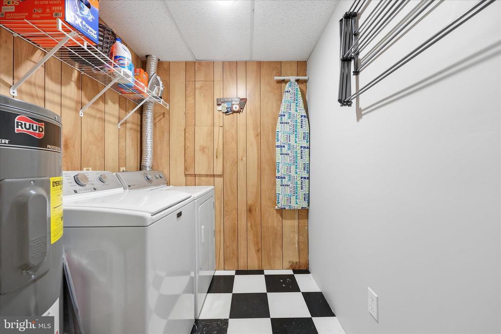6714 MEADOWLAWN CIRCLE