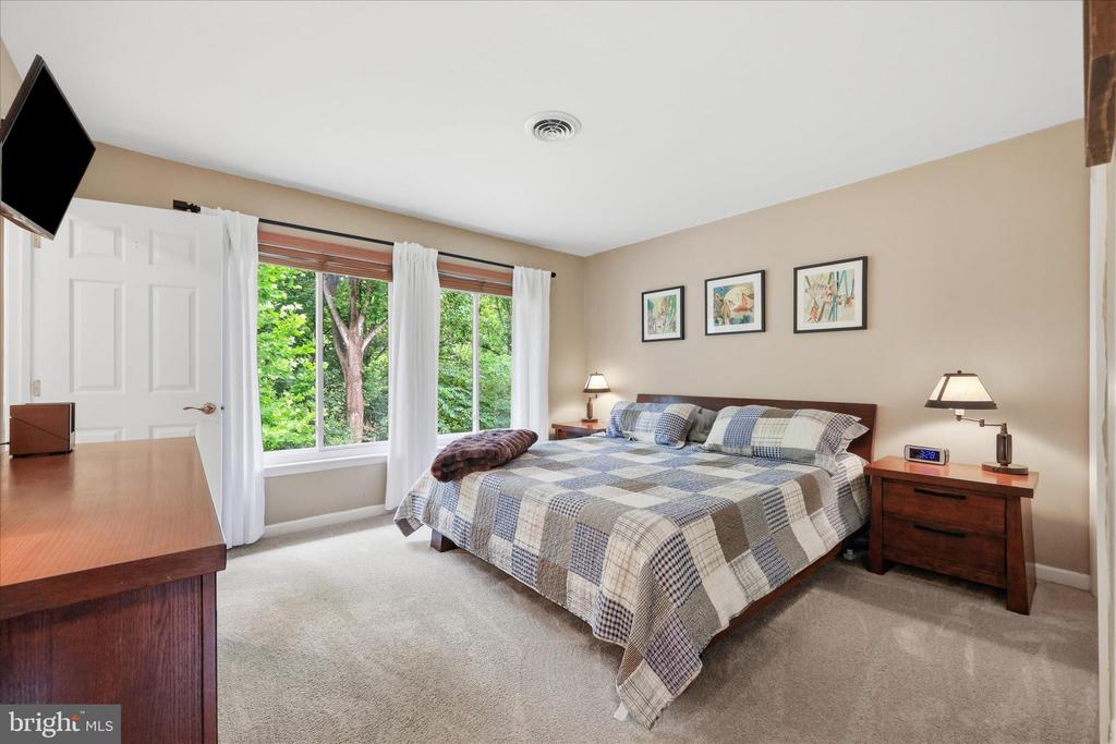 6714 MEADOWLAWN CIRCLE