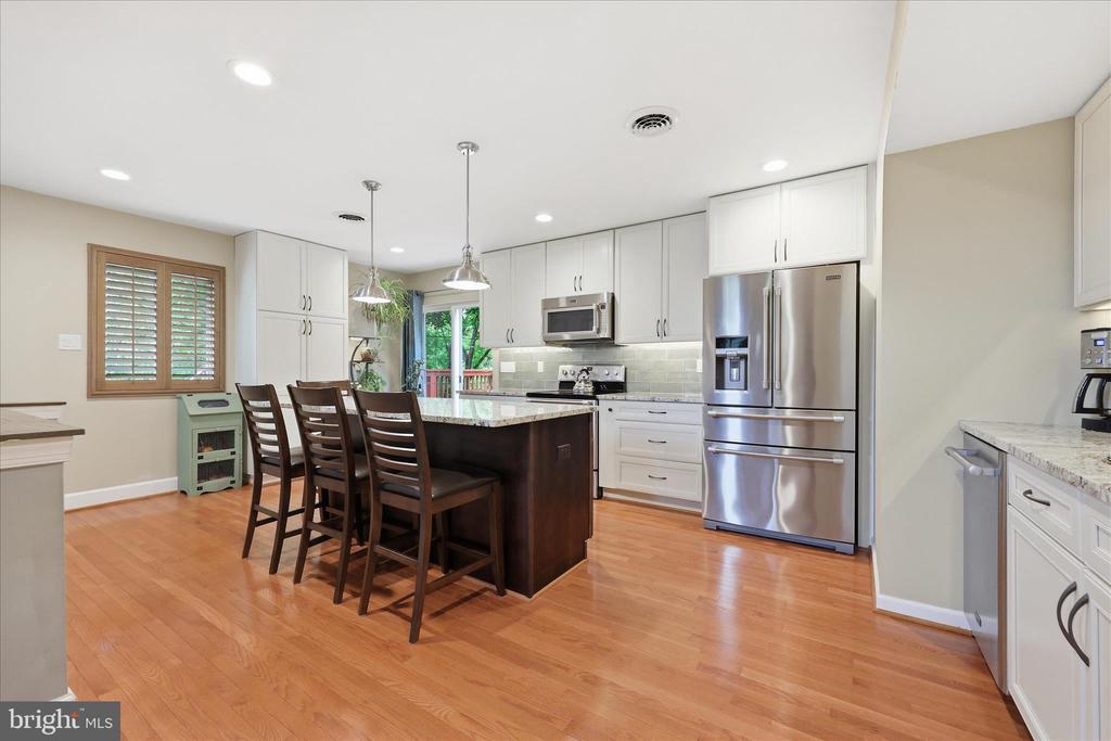 6714 MEADOWLAWN CIRCLE