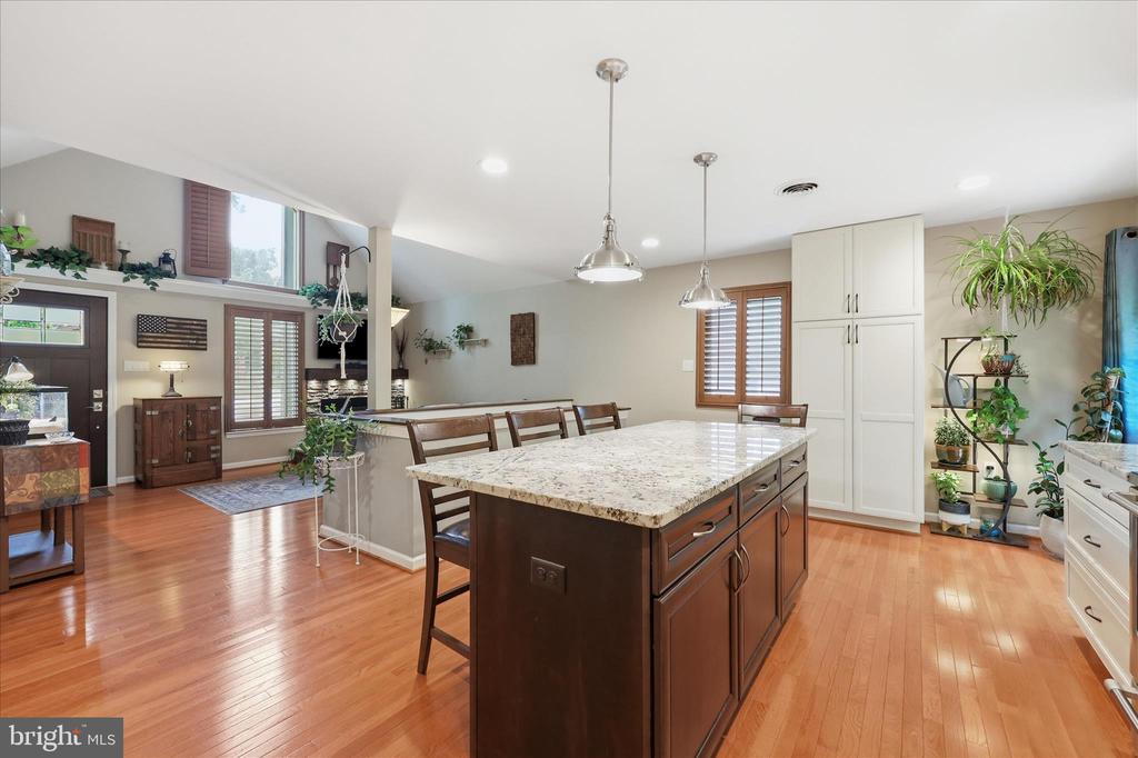 6714 MEADOWLAWN CIRCLE