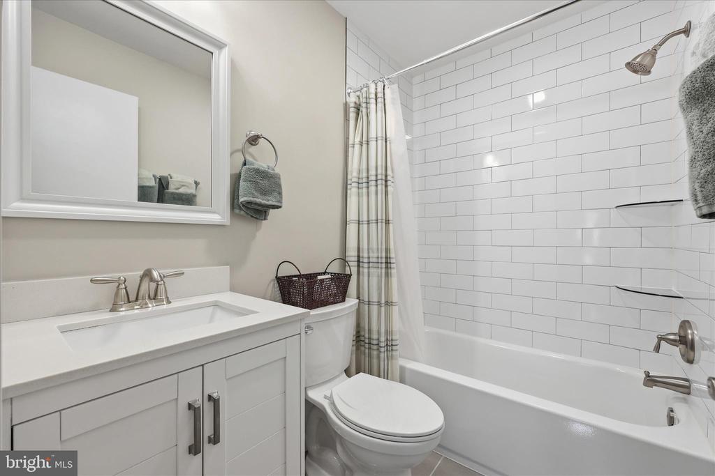 6714 MEADOWLAWN CIRCLE