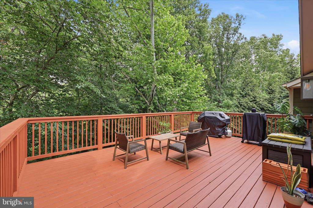 6714 MEADOWLAWN CIRCLE