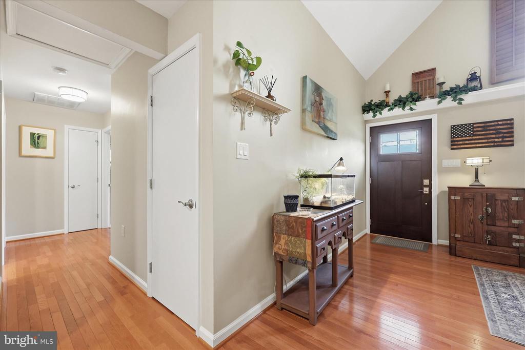 6714 MEADOWLAWN CIRCLE