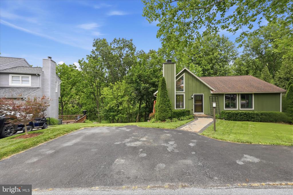6714 MEADOWLAWN CIRCLE