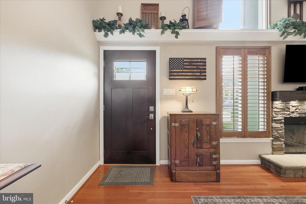 6714 MEADOWLAWN CIRCLE